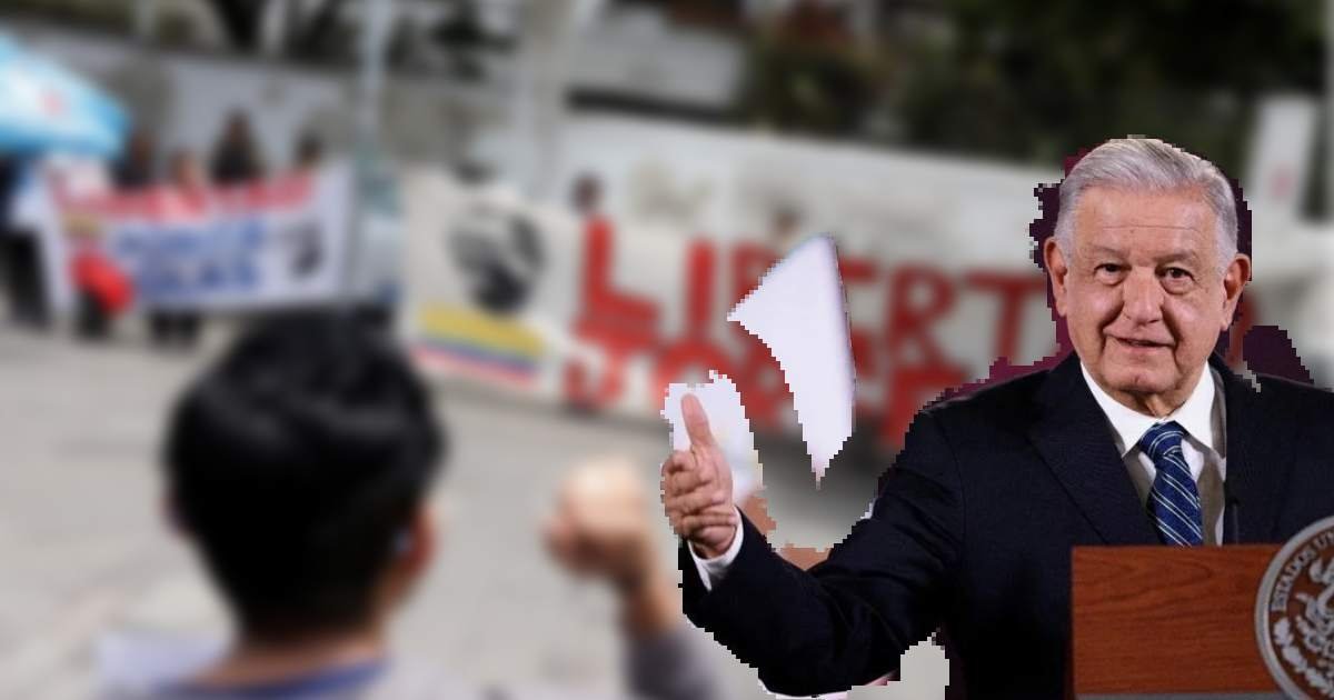 On April 6, 2024, in Quito, protesters assemble in front of the Mexican embassy in Ecuador to demand the release of former vice president Jorge Glas.